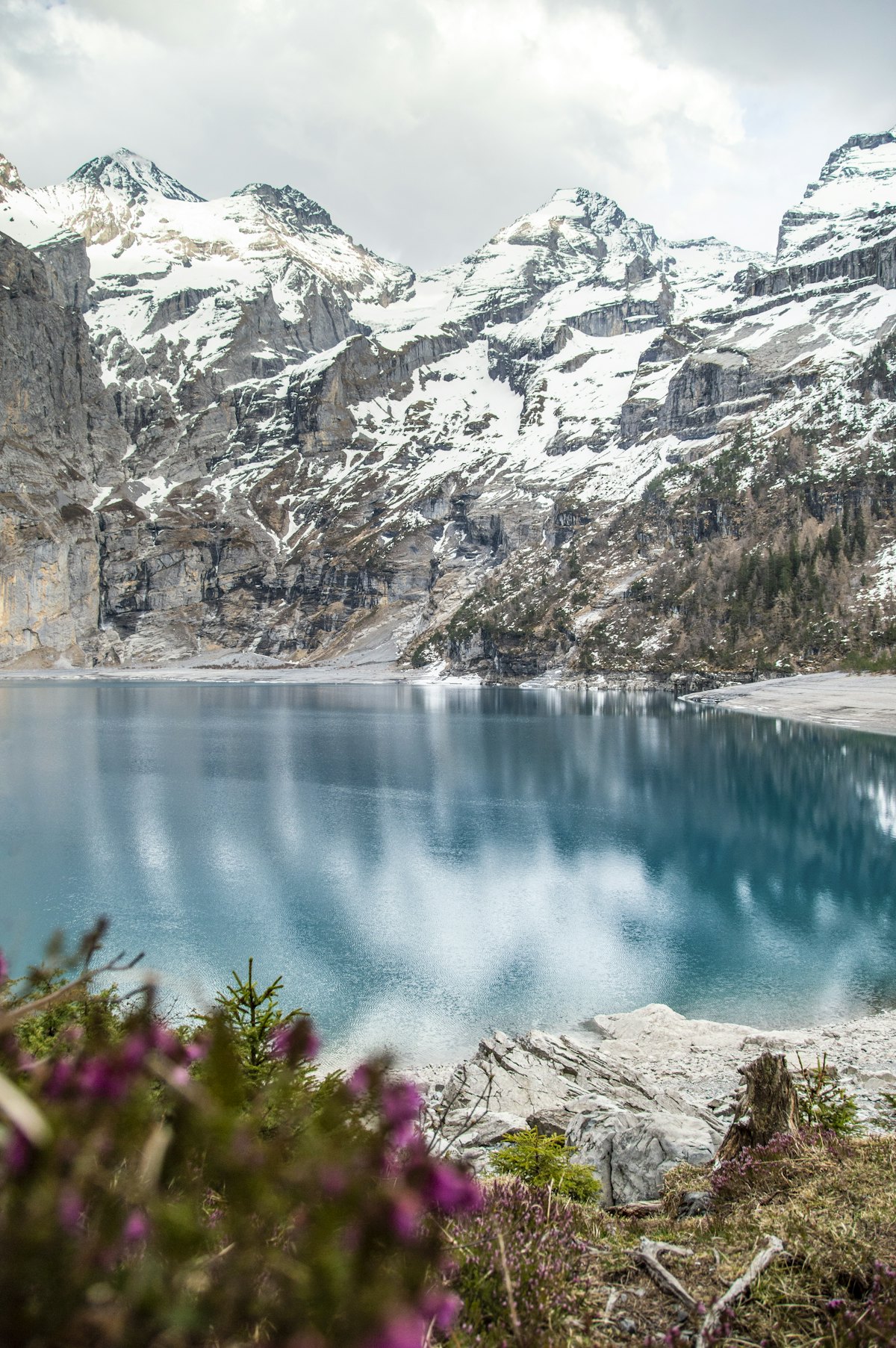 Oeschinensee in den Berner Alpen, Schweiz
